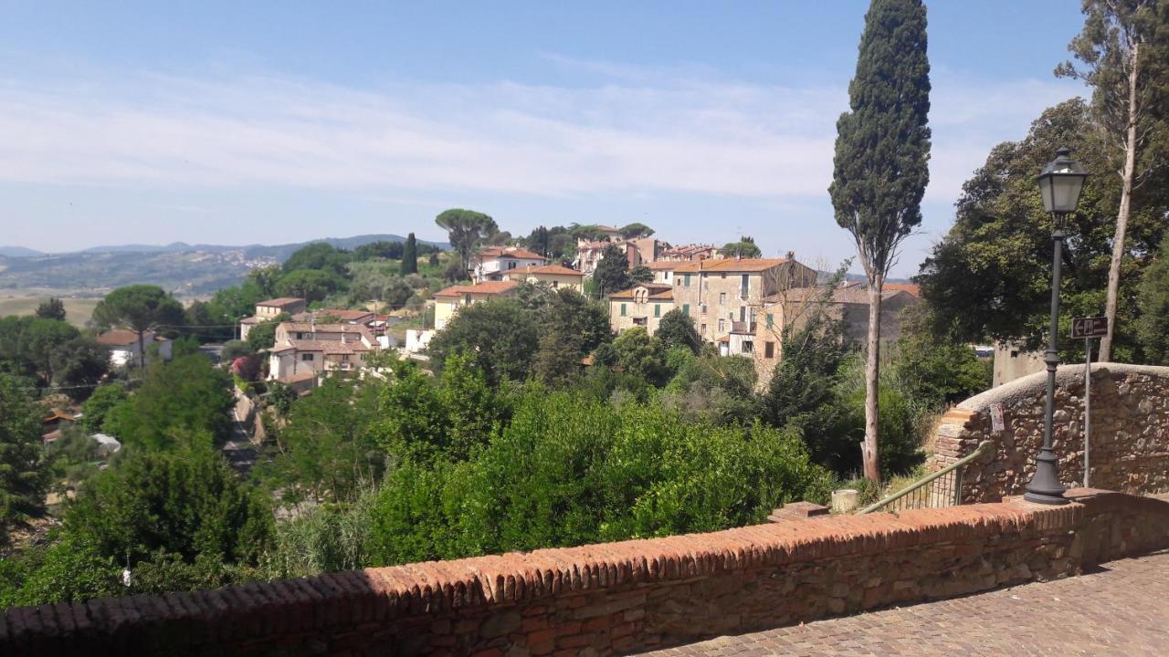 La Casa Della Luna Lägenhet Terricciola Exteriör bild